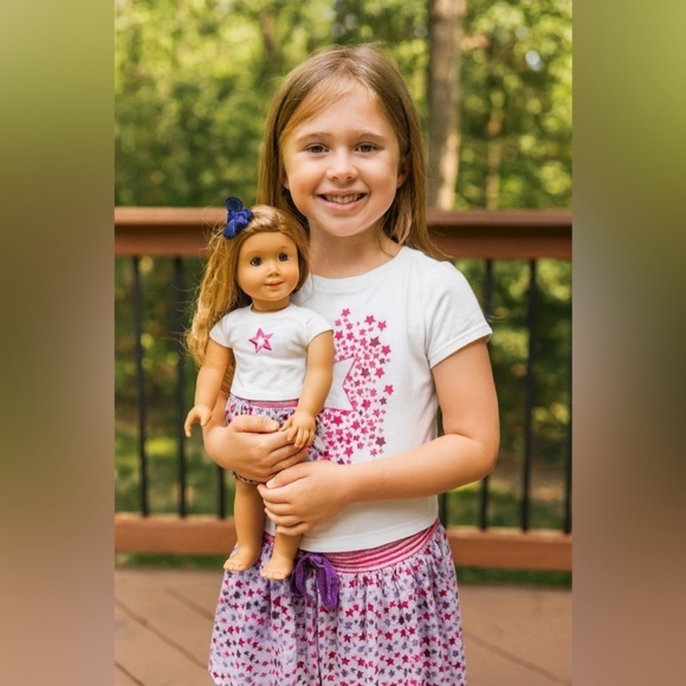American Girl Chicago Outfit – T-Shirt & Skirt Set
Size: 7/8 yo